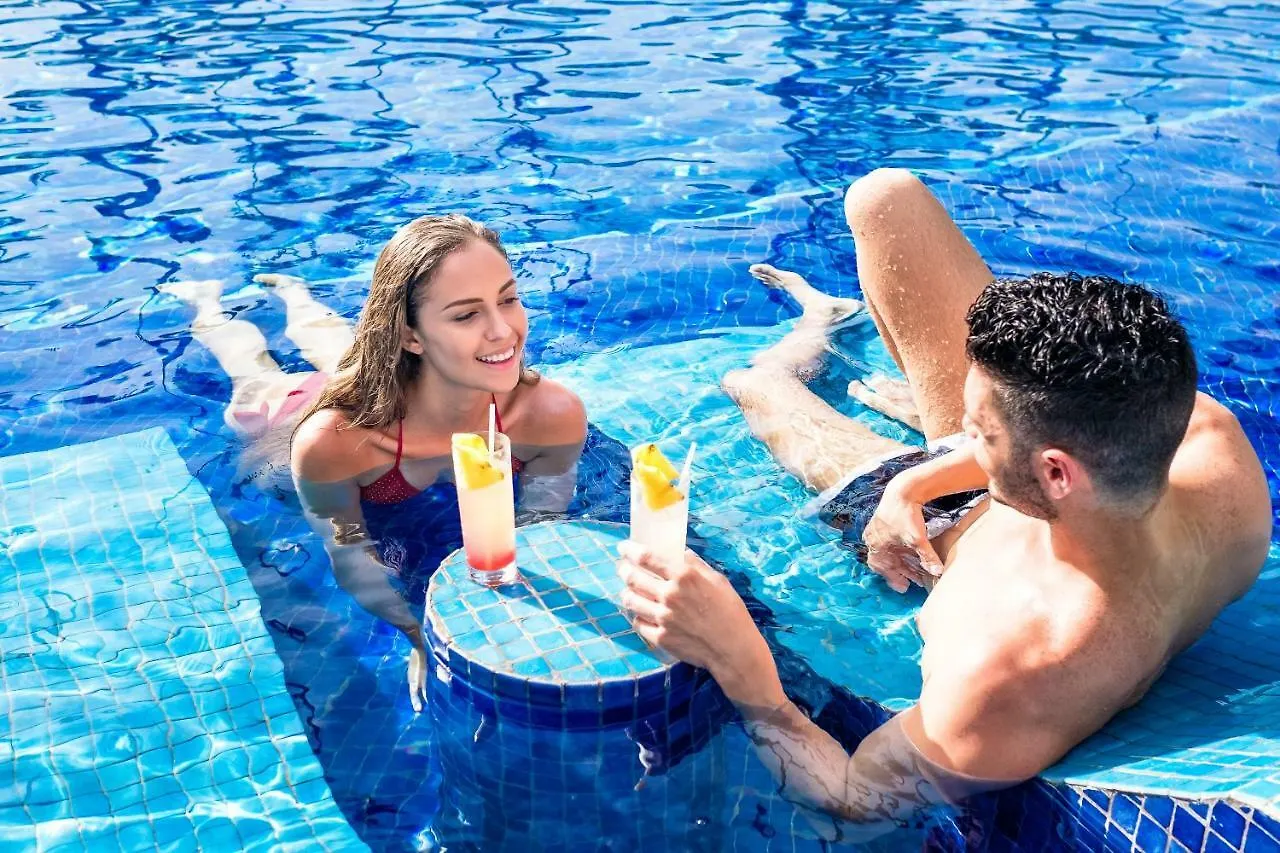 פונטה קאנה Barcelo Bavaro Beach (Adults Only) 5*, פונטה קאנה